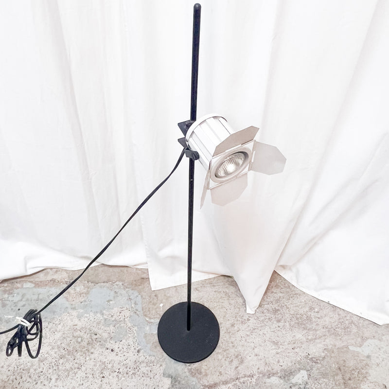 Retro Industrial Spotlight Floor Lamp – Adjustable Lighting for Modern Spaces