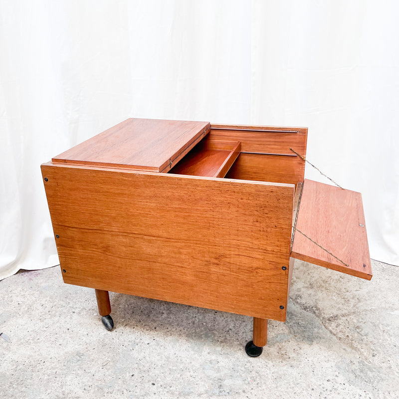 Mid-Century Modern Bar Cart Table with Hidden Storage – Sleek and Functional