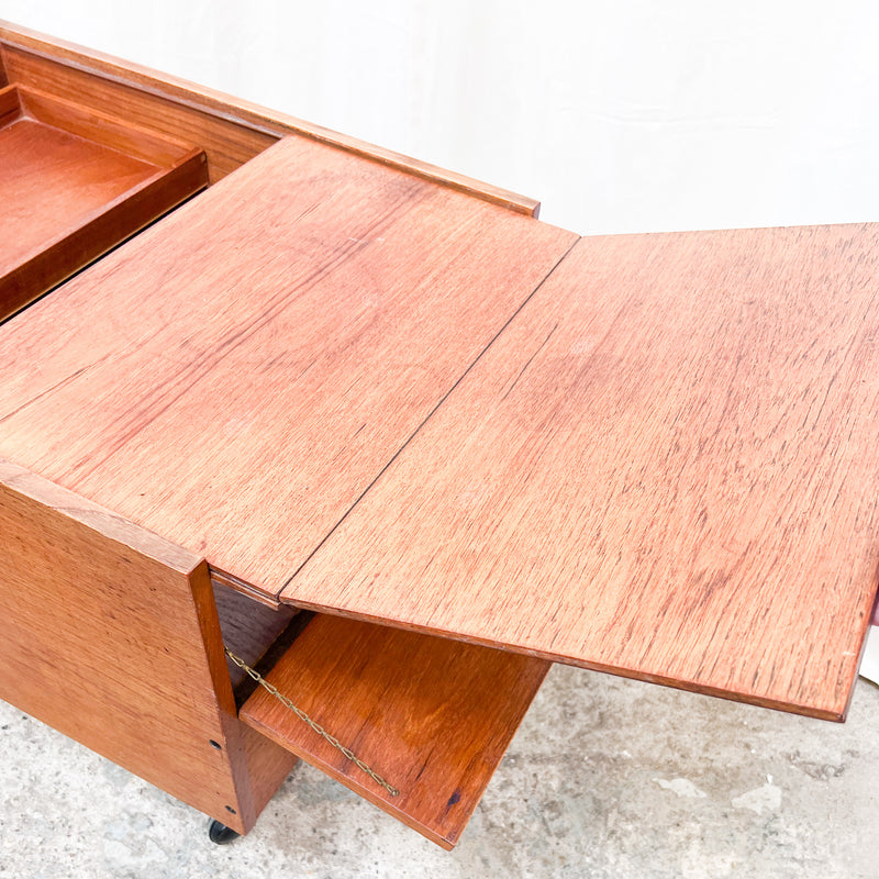 Mid-Century Modern Bar Cart Table with Hidden Storage – Sleek and Functional