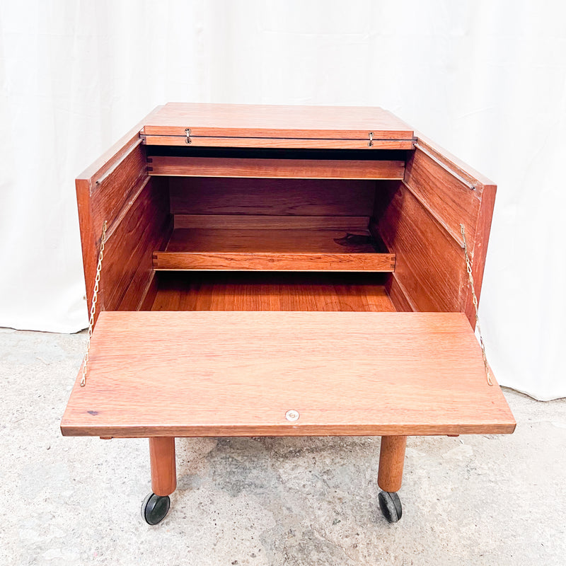 Mid-Century Modern Bar Cart Table with Hidden Storage – Sleek and Functional