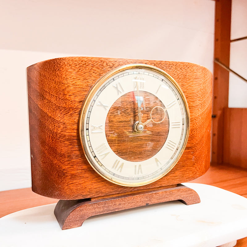 Timeless Elegance: Mid-Century Wooden Mantel Clock with Brass Detailing