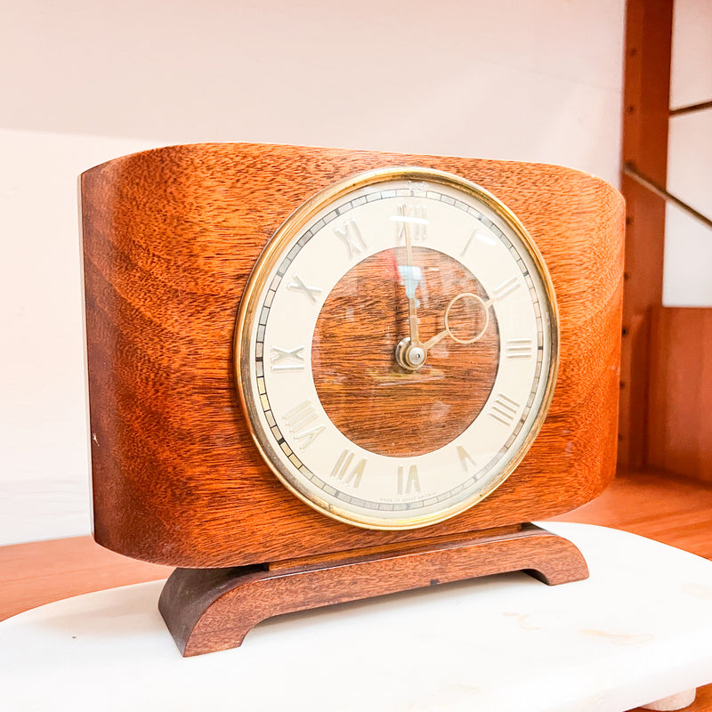 Timeless Elegance: Mid-Century Wooden Mantel Clock with Brass Detailing