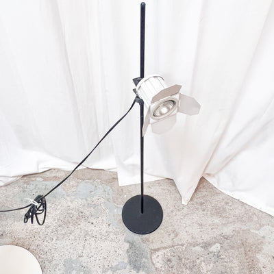 Retro Industrial Spotlight Floor Lamp – Adjustable Lighting for Modern Spaces