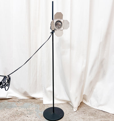 Retro Industrial Spotlight Floor Lamp – Adjustable Lighting for Modern Spaces