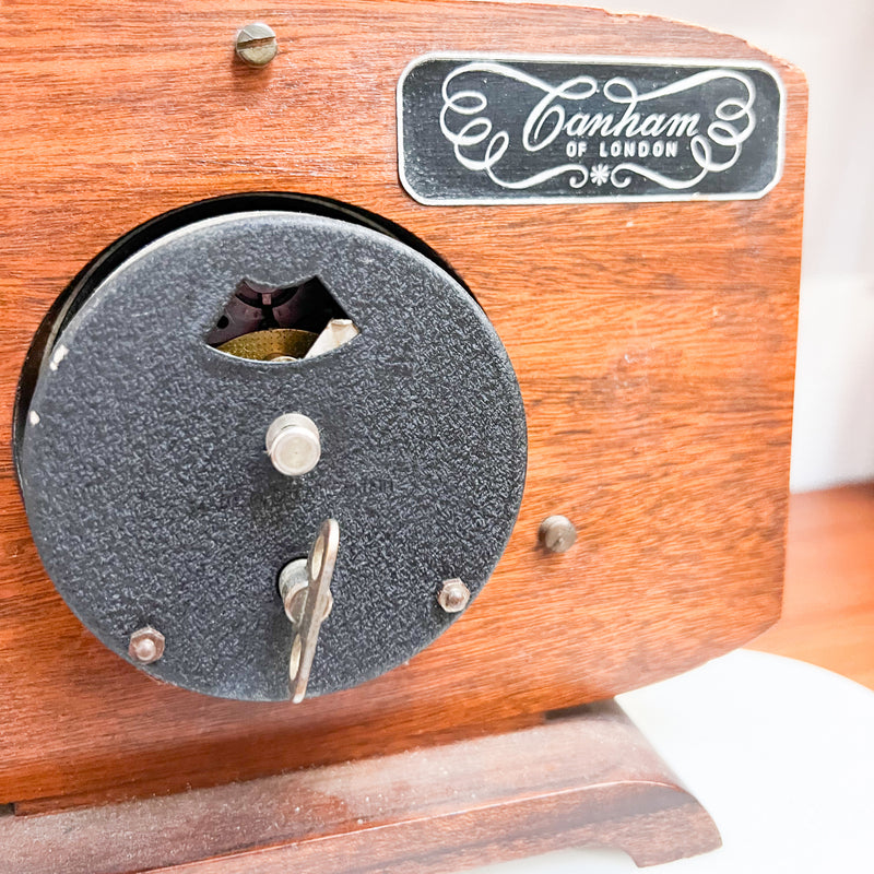 Timeless Elegance: Mid-Century Wooden Mantel Clock with Brass Detailing