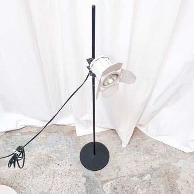 Retro Industrial Spotlight Floor Lamp – Adjustable Lighting for Modern Spaces