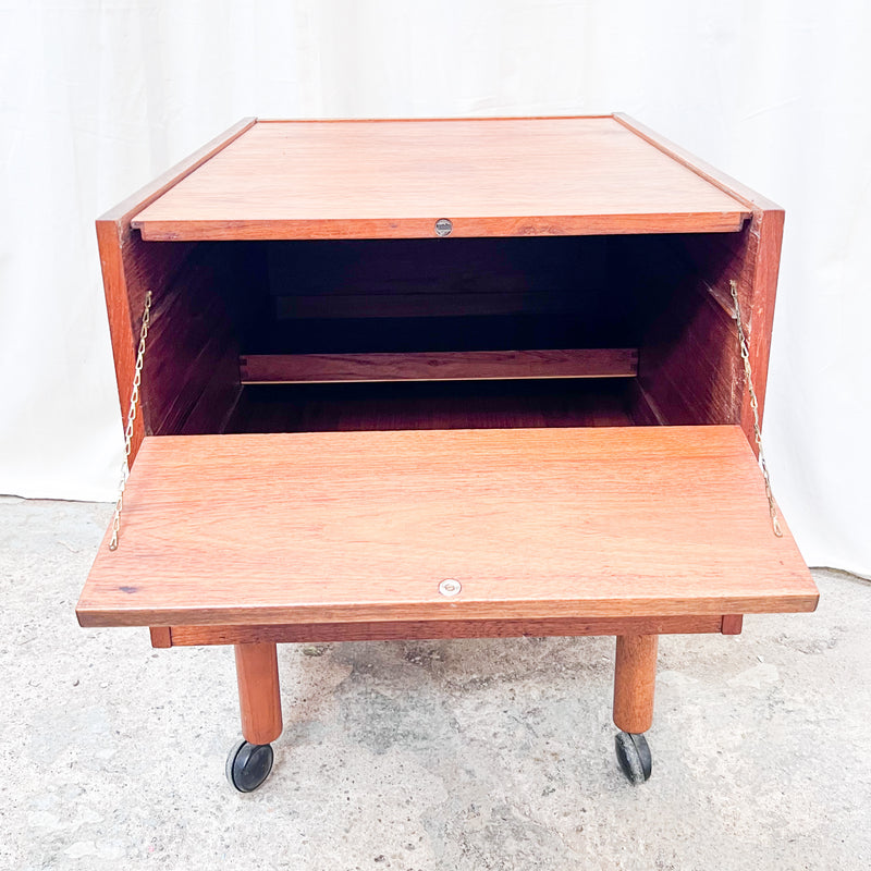 Mid-Century Modern Bar Cart Table with Hidden Storage – Sleek and Functional